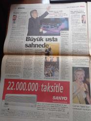 Milliyet Gazetesi - 23 Ağustos 1998 - Zülfü Livaneli Konseri - Canan Yaka'dan Kelepçeli Kostüm - Büyükelçi Nüzhet  Kandemir'den Ağır Eleştiri - Kenan Evren Alaattin Çakıcı Belki Kullanıldı - Süleyman Demirel Alaattin Çakıcı 1991'den Sonra Devlette Yoktu - Galatasaraylı Okan Buruk - Nijeryalı Futbolcular Podyuma Çıktı