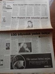 Milliyet Gazetesi - 23 Ağustos 1998 - Zülfü Livaneli Konseri - Canan Yaka'dan Kelepçeli Kostüm - Büyükelçi Nüzhet  Kandemir'den Ağır Eleştiri - Kenan Evren Alaattin Çakıcı Belki Kullanıldı - Süleyman Demirel Alaattin Çakıcı 1991'den Sonra Devlette Yoktu - Galatasaraylı Okan Buruk - Nijeryalı Futbolcular Podyuma Çıktı
