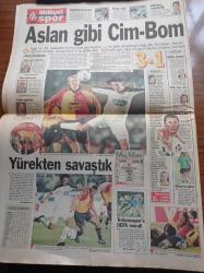 Milliyet Gazetesi - 23 Ağustos 1998 - Zülfü Livaneli Konseri - Canan Yaka'dan Kelepçeli Kostüm - Büyükelçi Nüzhet  Kandemir'den Ağır Eleştiri - Kenan Evren Alaattin Çakıcı Belki Kullanıldı - Süleyman Demirel Alaattin Çakıcı 1991'den Sonra Devlette Yoktu - Galatasaraylı Okan Buruk - Nijeryalı Futbolcular Podyuma Çıktı