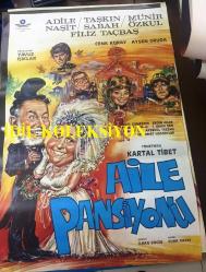 AİLE PANSİYONU, 1987, ÇİZİM FİLM AFİŞİ / POSTERİ - BÜYÜK BOY - ORİJİNAL - 100 X 68 cm EBADINDA -  Original Turkish Big Size Movie Poster - Kartal Tibet, İlhan Engin, Erol Günaydın, Ayşen Gruda, Münir Özkul, Adile Naşit, İsmail Hakkı Şen, Erdinç Akbaş,  Filiz Taçbaş, Cenk Koray,, YAVUZ IŞIKLAR, VARLIK FİLMCİLİK