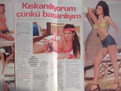 Siesta Haftalık Aktüalite Sinema Tiyatro Müzik ve Magazin Dergisi - 20 Ağustos 2006 - Aysu Baceoğlu - Jon Keeyez - Mustafa Sandal - Emina Sandal - Barış Engin - Nuri Kösem - Sinem Bayer - Yeliz Yeşilmen - Kerem Alışık - Sibel Turnagöl - Alinur Validedeoğlu - Enci Teker - Kaya Çilingiroğlu - Feraye Tanyolaç - Leyla Kömürcü - Pınar Altuğ - Can Tezal - Emre Ergani - Şebnem Işık - Semiramis Pekkan - Gulu Lalvani - Zoran Lalvani - Bilge Öztürk - Hande Yener - Derin Mermerci - Belma Simavi - Aylin Varon - Gülben Ergen - Zeynep Mansur - Ece Erken - Tuncer Öztarhan - Pınar Altuğ - Tony Teodoridis - Can Tezal - Yağmur Atacan - İlhan Mansız - Helin Avşar - Mehmet Aslan - Eran Tapan - İlhan Karadeniz - Öykü Osma - Ceyla Gölcüklü - Cem Hakko - Rahmi Koç - Yavuz Kocaömer - Ali Ünal - Mehmet Koçarslan - Yiğit Karaahmet - Gülşen - İbrahim Tatlıses - Yıldız Tilbe - Sibel Can - Serdar Ortaç fotoğraf ve haberi - Tam Takım Dergi