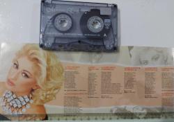 MUAZZEZ ERSOY'UN NOSTALJİ-4 İSİMLİ KASETİ ORİJİNAL FOTOĞRAFLARI (KARTONETİ TAM) İLE MUHTEŞEM NADİRDİR