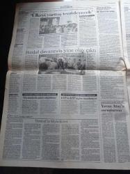 Cumhuriyet Gazetesi - 2 Ekim 1998 - Yunus Nadi - Ahmet Taner Kışlalı - Server Tanilli - İstanbul Büyükşehir Belediye Başkanı Recep Tayyip Erdoğan'ın Köprü Çelişkisi - Beşiktaş Kupa Galipleri Kupasında İkinci Turda - Fenerbahçe Silindir Gibi - Cumhurbaşkanı Süleyman Demirel'den Suriye'ye Sert Tepki - Alaattin Çakıcı'nın Bantları - Soprano Belkıs Aran Yaşamını Yitirdi - Akın Birdal Davasında Yine Olay - Oral Çalışlar DGM'de Yargılandı - Türban Siyasi Malzeme Olmasın