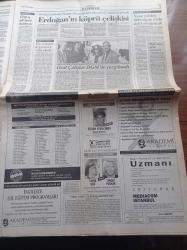 Cumhuriyet Gazetesi - 2 Ekim 1998 - Yunus Nadi - Ahmet Taner Kışlalı - Server Tanilli - İstanbul Büyükşehir Belediye Başkanı Recep Tayyip Erdoğan'ın Köprü Çelişkisi - Beşiktaş Kupa Galipleri Kupasında İkinci Turda - Fenerbahçe Silindir Gibi - Cumhurbaşkanı Süleyman Demirel'den Suriye'ye Sert Tepki - Alaattin Çakıcı'nın Bantları - Soprano Belkıs Aran Yaşamını Yitirdi - Akın Birdal Davasında Yine Olay - Oral Çalışlar DGM'de Yargılandı - Türban Siyasi Malzeme Olmasın