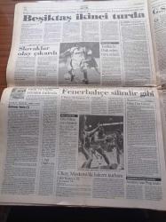 Cumhuriyet Gazetesi - 2 Ekim 1998 - Yunus Nadi - Ahmet Taner Kışlalı - Server Tanilli - İstanbul Büyükşehir Belediye Başkanı Recep Tayyip Erdoğan'ın Köprü Çelişkisi - Beşiktaş Kupa Galipleri Kupasında İkinci Turda - Fenerbahçe Silindir Gibi - Cumhurbaşkanı Süleyman Demirel'den Suriye'ye Sert Tepki - Alaattin Çakıcı'nın Bantları - Soprano Belkıs Aran Yaşamını Yitirdi - Akın Birdal Davasında Yine Olay - Oral Çalışlar DGM'de Yargılandı - Türban Siyasi Malzeme Olmasın