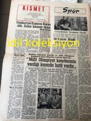 ANKARA KISMET GAZETESİ YEREL TAŞRA BASINI---25 Kasım 1956 Yıl :1 Sayı :30--Eden B.Milletler Kararını Reddetti --Dünya Ufkunu Karartan  Bulutlar :Ekrem İrge --Türkiye de Komünist Partisi  Kurmağa Kalkışanların  Mahkemesine  Başlandı --Paranın  kıymeti  neden değişir :Piraye Bigat --Nobel armağanı ve memleketimiz --Sinema :Brigitte Bardot --Soprano Ferhan Onatla Konuşma -Gina 'nın başına  gelenler --Ecelin Geldi Venedikli  --Doğu Almanya da adaleti gülünç hale sokan  kadın  