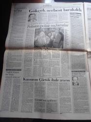 Cumhuriyet Gazetesi - 14 Kasım 1998 - Yunus Nadi - İlhan Selçuk - Toktamış Ateş - Ataol Behramoğlu - Abdullah Öcalan Yakalandı - İstenmeyen Hakemler Krizi - Voleybolda Rusya'ya Yenildik - PKK Örgütünün Lideri İtalya'daki Regina Hapishanesi'ne Konuldu - Melih Gökçek Serbest Bırakıldı - Korkmaz Yiğit Tutuklandı - İdam Cezasının Kaldırılması Gündemde