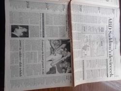 Cumhuriyet Gazetesi - 14 Kasım 1998 - Yunus Nadi - İlhan Selçuk - Toktamış Ateş - Ataol Behramoğlu - Abdullah Öcalan Yakalandı - İstenmeyen Hakemler Krizi - Voleybolda Rusya'ya Yenildik - PKK Örgütünün Lideri İtalya'daki Regina Hapishanesi'ne Konuldu - Melih Gökçek Serbest Bırakıldı - Korkmaz Yiğit Tutuklandı - İdam Cezasının Kaldırılması Gündemde