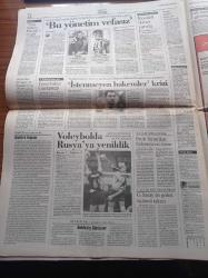 Cumhuriyet Gazetesi - 14 Kasım 1998 - Yunus Nadi - İlhan Selçuk - Toktamış Ateş - Ataol Behramoğlu - Abdullah Öcalan Yakalandı - İstenmeyen Hakemler Krizi - Voleybolda Rusya'ya Yenildik - PKK Örgütünün Lideri İtalya'daki Regina Hapishanesi'ne Konuldu - Melih Gökçek Serbest Bırakıldı - Korkmaz Yiğit Tutuklandı - İdam Cezasının Kaldırılması Gündemde