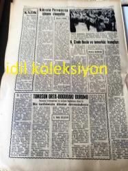 ANKARA KISMET GAZETESİ YEREL TAŞRA BASINI---7 Ocak 1957 YIL :1 Sayı :39----Geçirdiğimiz Kanlı Yıl : Makarios Kıbrıs Anayasası İçin Müzakereleri Red Etti --Komünist Liderler Moskova da toplanacak  Komünist Çin Başbakanı  Enlai  Moskova 'ya Gidiyor --Bağdat Paktı B.Bakanları Ocak Sonunda Toplanıyor --Piyade Daire Başkanı :Kemal Akkurt --Miss Amerika ile Evlenmeyiniz --Dostumuz Mimar  Bonatz Nermin Abadan --Doğum sınırlanmalı mı? Numan Özdemir --Kadınlara ufak bir kaç  tavsiye temizlik  şıklığı ilk şartıdır --Bazı memleketlerde  ana sütü bankaları kurulmağa başlandı --Kıbrıs ta pervasızca işlenen cinayetler --Tunus 'un Orta -Doğu daki Durumu  A.Vefik Kalkan ---Orsan  Welles  den Nefis Bir Hikaye  Çanta da Keklik ---Spartak Nihayet Galatasaray  Yenildi --Atletizm Federasyonu Kuruldu --