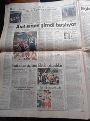 Radikal Gazetesi - 19 Aralık 1998 - Zaman Mekan Ve İnsan Yazı dizisi - Celal Başlangıç - Eşber Yağmurdereli - Basketbolda Fenerbahçe Efes Pilsen Ve Ülkerspor'un Rakipleri Belli Oldu - ABD Başkanı Bill Clinton'ın Kaderi Bugün Oylanıyor - Aydın Doğan'a Rekor Tazminat - Yargıtay'da Kürtçe Çatlağı - Meral Akşener'in Aralarında Bazı Gazetecilerinde Olduğu Ses Kayıtlarını Yayınlaması Tepki Çekti - Bülent Ecevit Ve Deniz Baykal Anlaşmama Konusunda Anlaştı - Cem Yılmaz Her Şey Çok Güzel Olmayacak - Alaattin Çakıcı'nın İki Tetikçisi Tutuklandı - Yeşil Kod Adlı Mahmut Yıldırım'ın Bilmecesini DNA Testi Çözecek