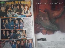 Mega Pasha Haftalık Aktüalite Sinema Tiyatro Müzik ve Magazin Dergisi - 27 Aralık 1998 - Aysun Kayacı - Lale Çavuşoğlu - Tünay Ürek - Osman Bayşu - Belkıs Akkale - Kibariye - Uğur Işık - Lale Çavuşoğlu - Hayal Davran - Emre Yerlici - Tuna İnan - Duygu Akar - Kamil Özavar - Turgut Toplusoy - Suzan Özun - Nesrin İlter - Deniz Malkoç - Özlem Yıldız - Soner Arıca - Elif Arıca - Ali Sefa - Binnaz Avcı - Aydan Burhan - Nur Kalgay - Düriye Arsever - Ali Sayar - Nejat Arsever - Sadri Şener - Amber Eser - Rüksan Ürgüplü - Güler Arnas - Nedim Göknil - Mehmet Belli - Eva Maçaro - Mehmet Kunt - Nilgün Dumanlı - Yeşim Aroyo - Sebla Karakazan - Şenay Düdek - Hülya Avşar - Aylin Coşkun fotoğraf ve haberi - Dergi Tam Değildir Sadece 18 Sayfası Mevcuttur