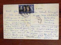 ŞEHİR KARTPOSTALI, İNGİLTERE, SHAKESPEARE TİYATROSU VE ÖNÜNDEKİ KUĞULU GÖLET, ARKASI YAZILI VE ELIZABETH PULLU (YÜKSEL GÜNGÜL), RENKLİ, 9 X 14 CM EBADINDA