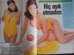 Mega Pasha Haftalık Aktüalite Sinema Tiyatro Müzik ve Magazin Dergisi - 6 Aralık 1998 - Pınar Eliçe - Yonca Evcimik - Ozan Orhon - Ebru Şallı Posteri - Gülgün Feyman - Zafer Çelik - Fikret Şener - Demet Şener - Necdet Sivaslıoğlu - Ayşegül Cinisli - Ali Sunal - Müge Oruçkaptan - Levent Özdilek - Pınar Eliçe - Sezen Aksu - Cem Baba - Sinan Özer - Ahmet Utlu - Sezen Aksu - Deniz Akkaya - Cansu Akbel - Şebnem Özinal - Gülgün Feyman - Gizem Özdilli - Ümit Yazgan - Siret Derman - Jessica Champbell - Gökhan Arsoy - Melek Boz - Emre Ergani - Yüksel Özkasap - Yunus Bülbül - Gönül Gül - Erol Atar - Ergin Ejder - Canan Yaka - Levent Kızıl - Mustafa Çağlar - İbrahim Tatlıses - Bahar Yazıcı - Orhan Taşanlar - Nursel ÇAğlar - Şenay Düdek - Muazzez Ersoy - Kemal Gülman - İbrahim Tatlıses - Faruk Tınaz - Cindy Crawford fotoğraf ve haberi - Tam Takım Dergi