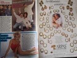 Mega Pasha Haftalık Aktüalite Sinema Tiyatro Müzik ve Magazin Dergisi - 6 Aralık 1998 - Pınar Eliçe - Yonca Evcimik - Ozan Orhon - Ebru Şallı Posteri - Gülgün Feyman - Zafer Çelik - Fikret Şener - Demet Şener - Necdet Sivaslıoğlu - Ayşegül Cinisli - Ali Sunal - Müge Oruçkaptan - Levent Özdilek - Pınar Eliçe - Sezen Aksu - Cem Baba - Sinan Özer - Ahmet Utlu - Sezen Aksu - Deniz Akkaya - Cansu Akbel - Şebnem Özinal - Gülgün Feyman - Gizem Özdilli - Ümit Yazgan - Siret Derman - Jessica Champbell - Gökhan Arsoy - Melek Boz - Emre Ergani - Yüksel Özkasap - Yunus Bülbül - Gönül Gül - Erol Atar - Ergin Ejder - Canan Yaka - Levent Kızıl - Mustafa Çağlar - İbrahim Tatlıses - Bahar Yazıcı - Orhan Taşanlar - Nursel ÇAğlar - Şenay Düdek - Muazzez Ersoy - Kemal Gülman - İbrahim Tatlıses - Faruk Tınaz - Cindy Crawford fotoğraf ve haberi - Tam Takım Dergi
