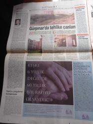 Yeni Şafak Gazetesi -  6 Aralık 1998 -Hayreddin Karaman - İsmet Özel - Kürt Meselesi Tartışıldı - Mehmet Metiner - Ünlü Boksör Ahmet Cömert - İnönü Stadında Dev Maç Beşiktaş  Trabzonspor - Bursa'da Başörtüsü Yasağını Mum Yakarak Protesto Etmek İsteyen Öğrencilere Gözaltı - Mesut Yılmaz'ım Şartlı Seçimi - Bülent Ecevit - 3. Köprüye Sivil Tepki - Hüsnü Mübarek'ten Anlamlı Ziyaret - Süleyman Demirel