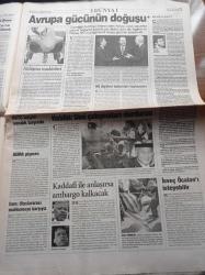 Yeni Şafak Gazetesi -  6 Aralık 1998 -Hayreddin Karaman - İsmet Özel - Kürt Meselesi Tartışıldı - Mehmet Metiner - Ünlü Boksör Ahmet Cömert - İnönü Stadında Dev Maç Beşiktaş  Trabzonspor - Bursa'da Başörtüsü Yasağını Mum Yakarak Protesto Etmek İsteyen Öğrencilere Gözaltı - Mesut Yılmaz'ım Şartlı Seçimi - Bülent Ecevit - 3. Köprüye Sivil Tepki - Hüsnü Mübarek'ten Anlamlı Ziyaret - Süleyman Demirel