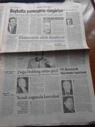 Yeni Şafak Gazetesi -  6 Aralık 1998 -Hayreddin Karaman - İsmet Özel - Kürt Meselesi Tartışıldı - Mehmet Metiner - Ünlü Boksör Ahmet Cömert - İnönü Stadında Dev Maç Beşiktaş  Trabzonspor - Bursa'da Başörtüsü Yasağını Mum Yakarak Protesto Etmek İsteyen Öğrencilere Gözaltı - Mesut Yılmaz'ım Şartlı Seçimi - Bülent Ecevit - 3. Köprüye Sivil Tepki - Hüsnü Mübarek'ten Anlamlı Ziyaret - Süleyman Demirel