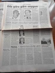 Yeni Şafak Gazetesi -  6 Aralık 1998 -Hayreddin Karaman - İsmet Özel - Kürt Meselesi Tartışıldı - Mehmet Metiner - Ünlü Boksör Ahmet Cömert - İnönü Stadında Dev Maç Beşiktaş  Trabzonspor - Bursa'da Başörtüsü Yasağını Mum Yakarak Protesto Etmek İsteyen Öğrencilere Gözaltı - Mesut Yılmaz'ım Şartlı Seçimi - Bülent Ecevit - 3. Köprüye Sivil Tepki - Hüsnü Mübarek'ten Anlamlı Ziyaret - Süleyman Demirel