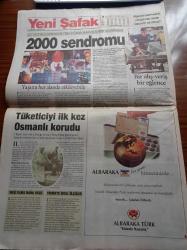 Yeni Şafak Gazetesi -  6 Aralık 1998 -Hayreddin Karaman - İsmet Özel - Kürt Meselesi Tartışıldı - Mehmet Metiner - Ünlü Boksör Ahmet Cömert - İnönü Stadında Dev Maç Beşiktaş  Trabzonspor - Bursa'da Başörtüsü Yasağını Mum Yakarak Protesto Etmek İsteyen Öğrencilere Gözaltı - Mesut Yılmaz'ım Şartlı Seçimi - Bülent Ecevit - 3. Köprüye Sivil Tepki - Hüsnü Mübarek'ten Anlamlı Ziyaret - Süleyman Demirel