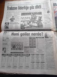 Yeni Şafak Gazetesi - 1 Aralık 1998 - Ahmet Taşgetiren - İsmet Özel - Baliçbahçe - Trabzonspor Liderliğe Göz Dikti - Başörtüsü Çankaya Yolunda - ABD'nin Sırp Canisi Miloseviç'i Devirme Planı - Nazlı Ilıcak - Fazilet Partisi Olmadan Hükümet Senaryoları - Abdullah Gül'den Bülent Ecevit'e Sert Tepki - Süleyman Demirel