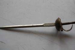 Metal zarf açacağı. BAYER, Baycilin ve İncidal ilaç reklamlı. 17 cm.  ZARF AÇAÇAGI (BAYER) 1970   DETAYLAR RESIMLERDE (ANTIK KOLİ 6