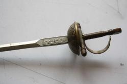 Metal zarf açacağı. BAYER, Baycilin ve İncidal ilaç reklamlı. 17 cm.  ZARF AÇAÇAGI (BAYER) 1970   DETAYLAR RESIMLERDE (ANTIK KOLİ 6