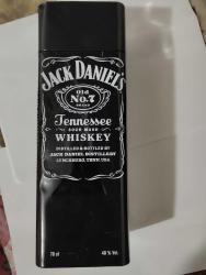 JACK DANİELS TENEKE VİSKİ KUTUSU SİYAH BOŞ ŞİŞESİ İLE