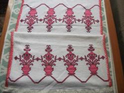 ETAMİN ÜZERİNE KANAVİÇE   İŞLEMELİ - BUZDOLABI ÜSTÜ ÖRTÜSÜ