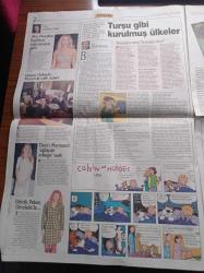 Yeni Yüzyıl Pazar Gazetesi - 2 Ağustos 1998 - Sokak Faresi Ajda Pekkan'dan Ne İstedi - Mazeretim Var Dolunaydayım - Pınar Aylin Babamın Yerini Kimse Alamaz Kürşat Başar'ın Röportajı - Benim Şehrim Bir Büyük Bahçe Rize- Pazar Oyun - Pavarotti - Biricik Peker Raif Dinçkök'le - Ali Poyrazoğlu - Ahu Paşakay İngilizce Öğrenmeye Gitti