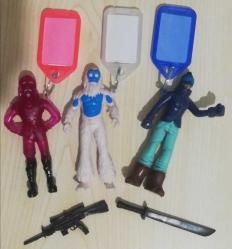 Fortnite figür oyuncak anahtarlık set yanında savaş dövüş ekipmanları ve fotoğraf çerçevesi plastik anahtarlıklarda hediye hepsi birlikte koleksiyon dekor hediye nostalji tasarım süs hobi eğlence vintage aksesuar promosyon reklam Hediyelik dekorluk retro tasarım