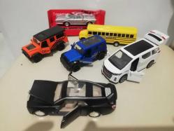 Otobüs arazi araçları 4x4 pontiac rolls royce model metal arabalar hepsi Beraber boyları 10  15 cm arası değişiyor koleksiyon dekor hediye nostalji tasarım süs hobi eğlence vintage aksesuar promosyon reklam Hediyelik dekorluk retro