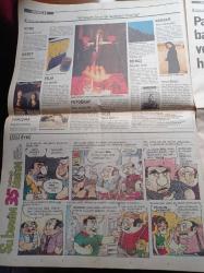 Radikal İki Gazetesi - 9 Ağustos 1998 - En Güzel Psikopat Jennifer Jason Leigh - Mine Kırıkkanat - Perihan Savaş - Seçim Şarkıları - Şarkıcı Şenay Seçim Şarkısı - Mahalle'nin Jay Jay Okocha'sı - Aile İçinde Şiddet Şiddete Karşı - Televizyon Demokrasi İçin Bir Tehlike Mi - El Vatan'ın Sahibi Ve Editörü Ömer Belhouchet - Japon Modacı Issey Miyake - Meyvelerden Kırmızıyı Seçin