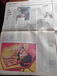 Radikal İki Gazetesi - 9 Ağustos 1998 - En Güzel Psikopat Jennifer Jason Leigh - Mine Kırıkkanat - Perihan Savaş - Seçim Şarkıları - Şarkıcı Şenay Seçim Şarkısı - Mahalle'nin Jay Jay Okocha'sı - Aile İçinde Şiddet Şiddete Karşı - Televizyon Demokrasi İçin Bir Tehlike Mi - El Vatan'ın Sahibi Ve Editörü Ömer Belhouchet - Japon Modacı Issey Miyake - Meyvelerden Kırmızıyı Seçin