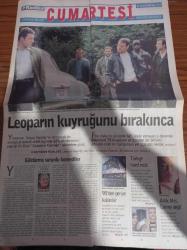 Radikal Cumartesi Gazetesi - 26 Aralık 1998 - Gemide Filmi Türk Usulü Underground - Melek Noel Baba Ağaç Ve Geyikler - Cemal Süreya - Leoparın Kuyruğu Filmi - Türkçe Hard Rock -  Ünlü Komedyen Jim Carrey'nin Karısı Olmaktan Kurtulan Lauren Holly - Matt Damon Can Dostum Filmiyle Yıldız Oldu - Okan Bayülgen - Hoşçakal Yarın Filmi - Mazlum Çimen - Berhan Şimşek - Aslında Titanik Yılı