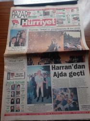 Hürriyet Pazar Gazetesi - 1 Kasım 1998 - Türk Pop Müziğinin Ağır Topu Bülent Ortaçgil Light Çıktı -  Mahallenin Tarihçileri Geliyor - Süperstar Ajda Pekkan Türkiye'nin Güneydoğusunu  İlk Kez Gördü - İşte Yeni Uçaklarımız - Hadi Uluengin - Mükemmel Bir Çin Halk Cumhuriyeti - Tekin Aral - Viski'yi Benden Sorun - Meyve Salataları - Hangi Filmin Başrolündesiniz - Hayvansal İçgüdüler - Disney
