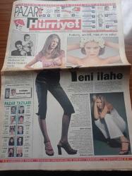 Hürriyet Pazar Gazetesi - 29 Ekim 1998 -  Türk Sinemasında Selma Güneri Silikonsuz Dudaklar - Kıskanç Sevimli Masum Ve Seksi Duygu Dikmenoğlu Fotoğrafı - Necip Fazıl Kısakürek - İstanbul'da Müzik Şenliği - 17 Ciltte Giyimin Tarihi - Yavuz Gökmen Derdi Ki Herkesin Bir Melek Hanım'ı Var - Başkentlilerin Kafeler Sokağı - Oğuz Aral- Disney