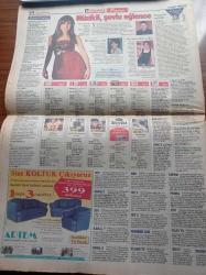 Hürriyet Pazar Gazetesi - 29 Ekim 1998 -  Türk Sinemasında Selma Güneri Silikonsuz Dudaklar - Kıskanç Sevimli Masum Ve Seksi Duygu Dikmenoğlu Fotoğrafı - Necip Fazıl Kısakürek - İstanbul'da Müzik Şenliği - 17 Ciltte Giyimin Tarihi - Yavuz Gökmen Derdi Ki Herkesin Bir Melek Hanım'ı Var - Başkentlilerin Kafeler Sokağı - Oğuz Aral- Disney