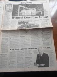 Hürriyet Pazar Gazetesi - 25 Ekim 1998 - Muhammed Ali'li Kampanya - Andrew Finkel Türkiye'deki Köşe Yazarları Arasındaki Tek Profesyonel Yabancı - Cumhuriyet'i 17 25 Yaş Arasındaki Gençlere Sorduk - Görülmemiş Fotoğraflarıyla Şair Nigar Hanım - Yabancı Sanatçıları Getiren Adam Birol Giray - Trabzon'da İlk Antik Tragedya