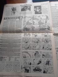Hürriyet Pazar Gazetesi - 25 Ekim 1998 - Muhammed Ali'li Kampanya - Andrew Finkel Türkiye'deki Köşe Yazarları Arasındaki Tek Profesyonel Yabancı - Cumhuriyet'i 17 25 Yaş Arasındaki Gençlere Sorduk - Görülmemiş Fotoğraflarıyla Şair Nigar Hanım - Yabancı Sanatçıları Getiren Adam Birol Giray - Trabzon'da İlk Antik Tragedya