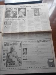 Hürriyet Pazar Gazetesi - 4 Ekim 1998 - George Soros - İlhan Cavcav Albümü - Paris Otomobil Fuarı 100. Yaşını Kutluyor - Devlet Bakanı Işılay Saygın 52 Yaşındayım Ve Bakireyim - Huysuz İhtiyar Oğuz Aral - Başrolü Hayatında Oynadı Gülnur Tufan - Pop Müziğin Kuyumcusu Neil Finn - Hint Riviyerası Goa