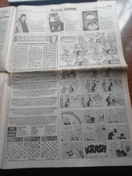 Hürriyet Pazar Gazetesi - 4 Ekim 1998 - George Soros - İlhan Cavcav Albümü - Paris Otomobil Fuarı 100. Yaşını Kutluyor - Devlet Bakanı Işılay Saygın 52 Yaşındayım Ve Bakireyim - Huysuz İhtiyar Oğuz Aral - Başrolü Hayatında Oynadı Gülnur Tufan - Pop Müziğin Kuyumcusu Neil Finn - Hint Riviyerası Goa
