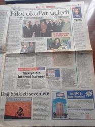 Hürriyet Pazar Gazetesi - 21 Kasım 1998 - Ünlü Fransız Fotoğrafçı Marc Riboud İstanbul'un Portresini Çekiyor - Cinsel Arzu Genlerde - 50'lerden Günümüze Albüm Kapaklarıyla Popüler Müzik Tarihi - Türk Modasının Yeni Yıldızı Arzu Özbakış - 12 Eylülzede Çocuk Kitapları - Bursa'nın Gururu - Pakize Suda - Ayşe Arman - Tarih Boyu At