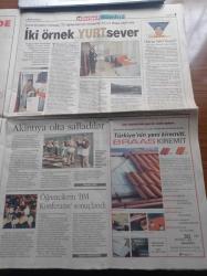 Hürriyet İstanbul Gazetesi - 8 Aralık 1998 - Bizimkiler Dizisinin Rekoru - Ercan Yazgan - Zihni Göktay - Yaman Okay - Yavuzer Çetinkaya - Orhan Çağman - Ayton Sert - Gülşehri Fanteziyi Seçti - Profesör Christoph Neumann İstanbul Dünyanın En Canlı Kenti - İstanbul Gelir Eşitsizliğinde de Türkiye Rekoru Kırdı - Beyazıt Kulesi Söndü - Erkân Can