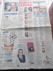 Hürriyet İstanbul Gazetesi - 8 Aralık 1998 - Bizimkiler Dizisinin Rekoru - Ercan Yazgan - Zihni Göktay - Yaman Okay - Yavuzer Çetinkaya - Orhan Çağman - Ayton Sert - Gülşehri Fanteziyi Seçti - Profesör Christoph Neumann İstanbul Dünyanın En Canlı Kenti - İstanbul Gelir Eşitsizliğinde de Türkiye Rekoru Kırdı - Beyazıt Kulesi Söndü - Erkân Can