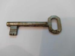 AN3--------ESKİ PİRİNÇ KAPI ANAHTARI