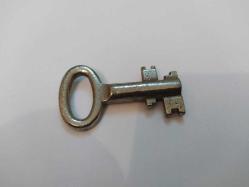 AN3---------ESKİ PİRİNÇ DOLAP ÇEKMECE ANAHTARI