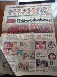 Milliyet Gazetesi - 15 Nisan 1981 - Mümtaz Soysal - Burhan Felek - Çetin Altan - Abdülcanbaz - Turhan Selçuk - Apocular Devlete İsyana Hazırlanıyordu - Dünya Kupası Eleme Grupları - İlyas Tüfekçi - Türkiye Çekoslovakya Maçı - Kenan Evren Ve Bülend Ulusu Bugün Diyarbakır'a Gidecek - Bülent Ersoy Kadınlık İçin Ameliyat Edildi - Alparslan Türkeş Bir Davadan Beraat Etti - Bülent Ecevit