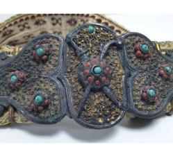 19. yüzyıl Osmanlı bronz ve metal karışımı iki parçalı kemer tokası.