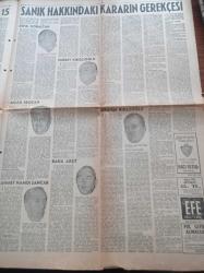 Milliyet Gazetesi - 17 Eylül 1961 -  Fatin Rüştü Zorlu Ve Hasan Polatkan İdam Edildi - Adnan Menderes'in Sıhhati Dün Düzeldi - Adnan Menderes'in Eşi Berin Menderes Parti Liderlerine Başvurdu -  Devlet Başkanı Cemal Gürsel Dört Parti Liderleriyle Görüştü - Ragıp Gümüşpala - Ekrem Alican - Ölüm Cezasına Çarptırılan 15 Sanık Hakkında Kararın Gerekçesi - Celal Bayar - Refik Koraltan - Çetin Altan - Lefter Küçükandonyadis